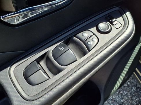 Used 2023 Nissan Versa SV image 11