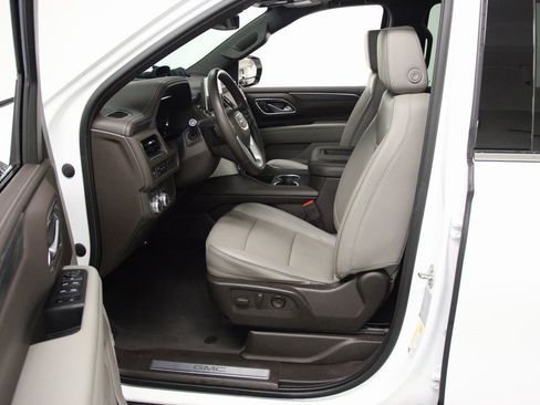 Used 2023 GMC Yukon XL SLT image 17