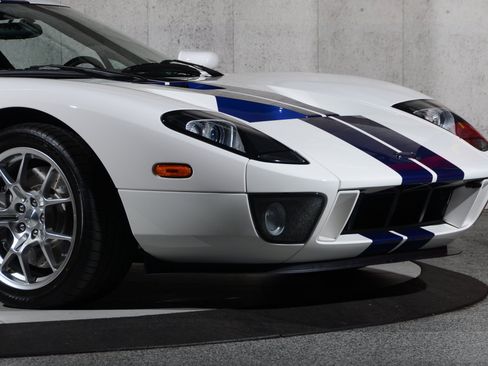 Used 2006 Ford GT RWD image 18