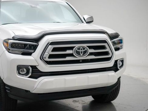 Used 2021 Toyota Tacoma Limited image 9