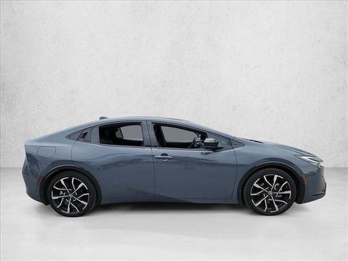 Used 2025 Toyota Prius Plug-In Hybrid image 4