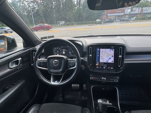 Used 2019 Volvo XC40 T5 R-Design image 17