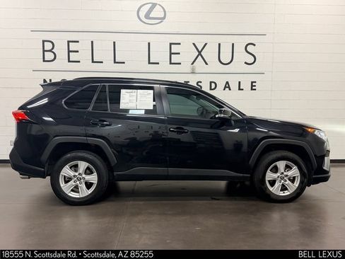 Used 2021 Toyota RAV4 XLE FWD image 3