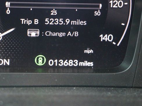 Used 2025 Honda Pilot Elite image 38