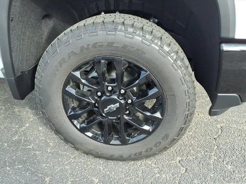 New 2026 Chevrolet Silverado 2500 Custom w/ Custom Value Package AWD/4WD image 11