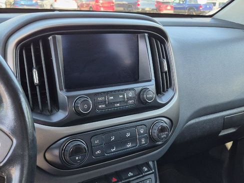 Used 2015 Chevrolet Colorado Z71 AWD/4WD image 9