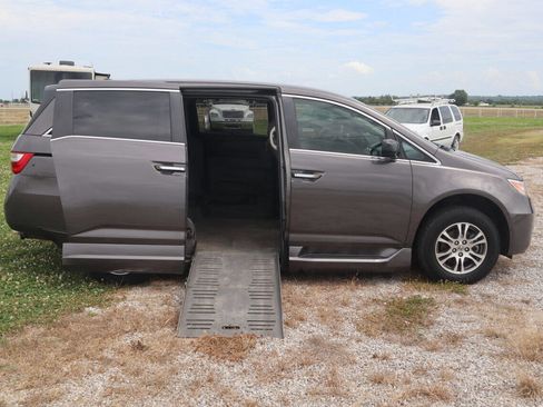 Used 2011 Honda Odyssey EX-L image 12