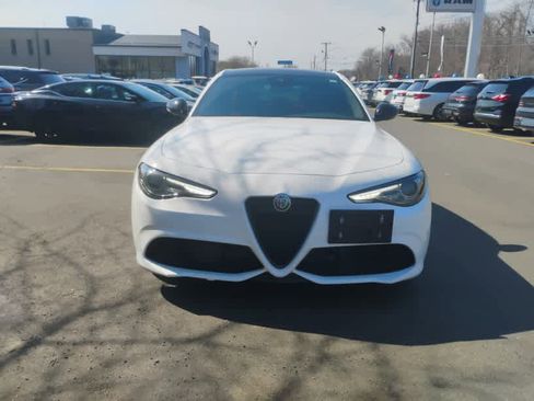 Used 2023 Alfa Romeo Giulia Veloce image 3