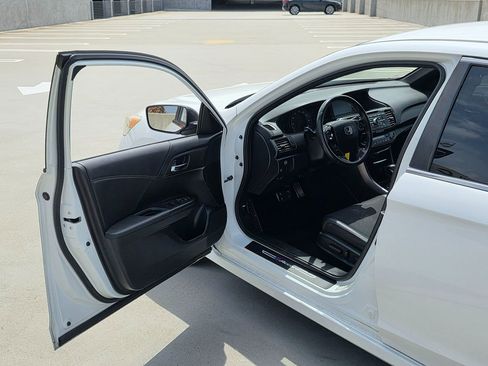 Used 2017 Honda Accord Sport image 32