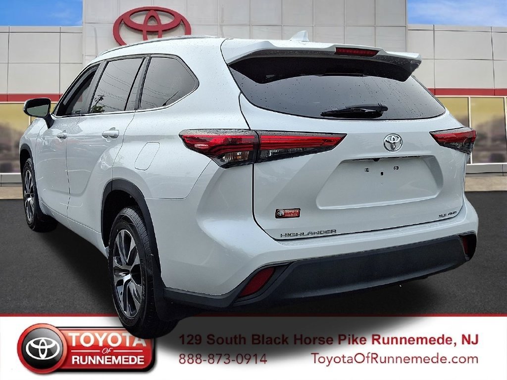 Used 2023 Toyota Highlander XLE AWD/4WD image 4