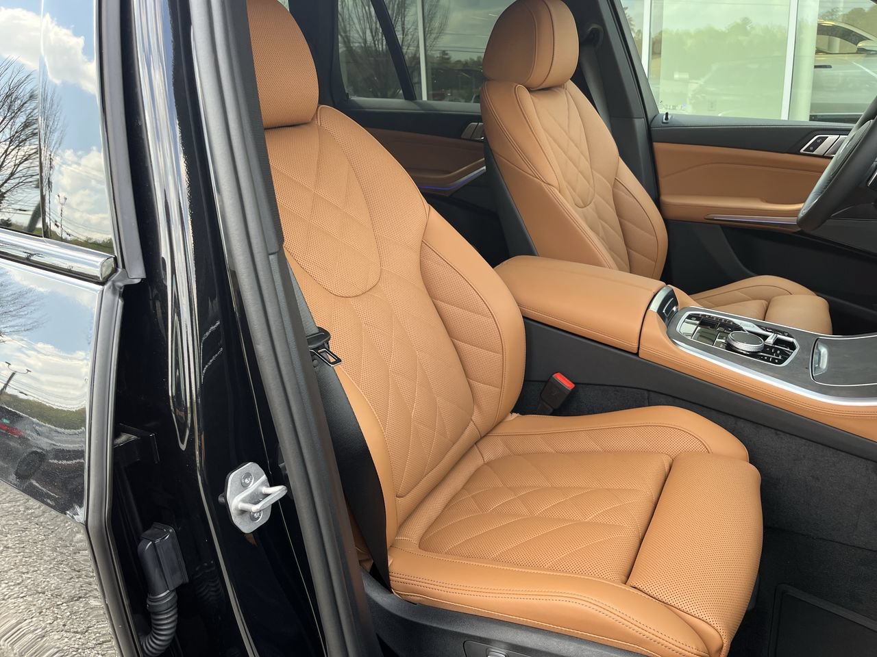 Used 2026 BMW X5 xDrive40i w/ M Sport Package AWD/4WD image 37