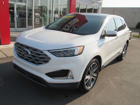 Used 2021 Ford Edge Titanium w/ Equipment Group 301A FWD image 2