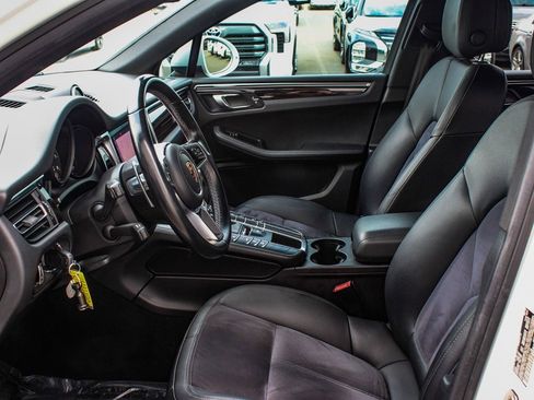 Used 2020 Porsche Macan Base image 31