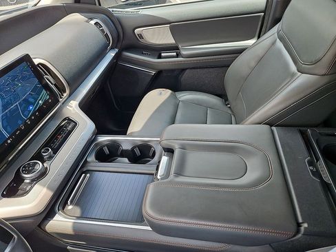 Used 2025 Ford Expedition Active AWD/4WD image 22