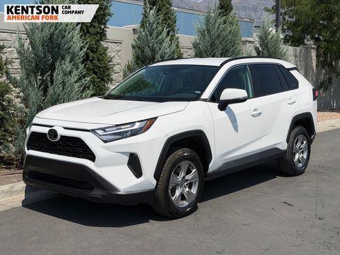 Used 2025 Toyota RAV4 XLE AWD/4WD image 3