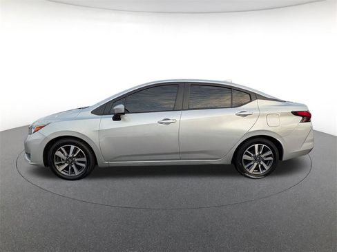 Used 2023 Nissan Versa SV image 8