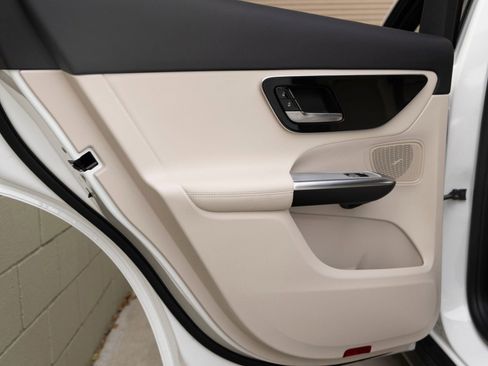 Used 2026 Mercedes-Benz GLC 300 image 18