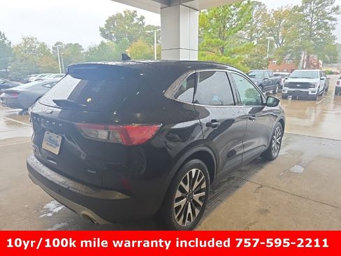 Used 2020 Ford Escape Titanium image 5