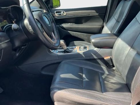 Used 2017 Jeep Grand Cherokee Limited AWD/4WD image 9