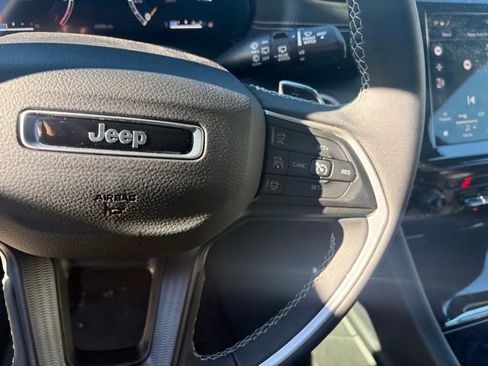 Used 2025 Jeep Grand Cherokee Laredo X w/ Luxury Tech Group I AWD/4WD image 16