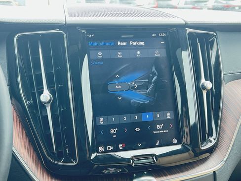 Certified 2023 Volvo XC60 B5 Ultimate image 21