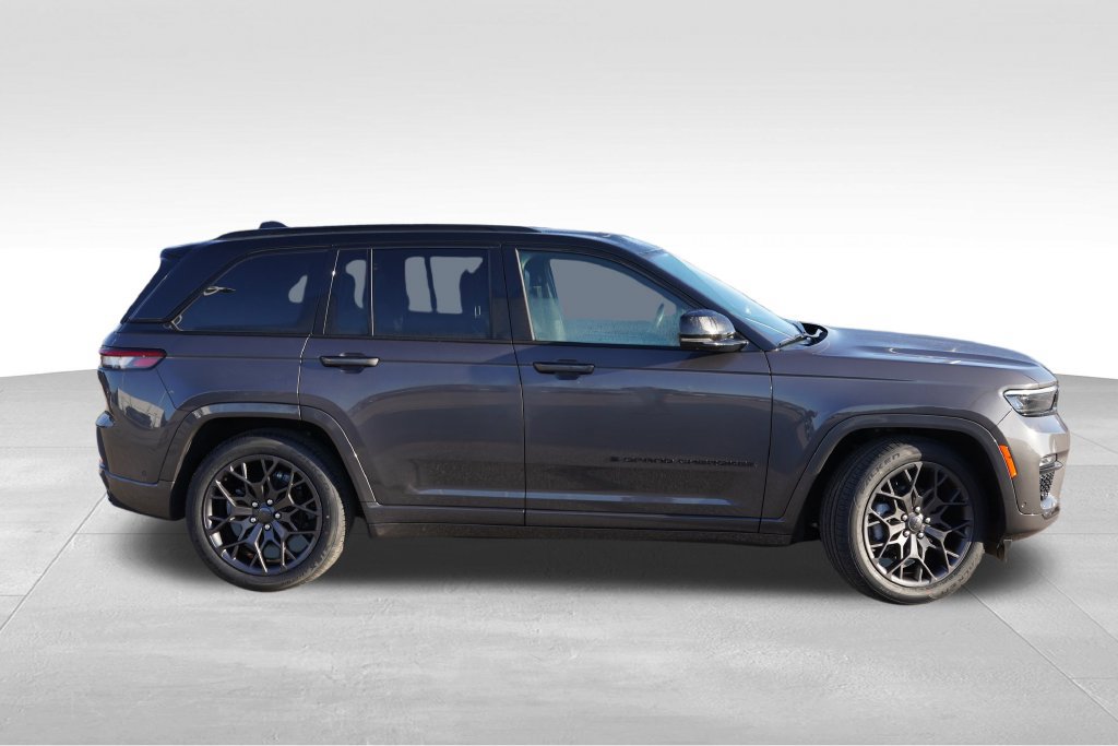 Used 2025 Jeep Grand Cherokee Summit w/ Obsidian Package AWD/4WD image 4