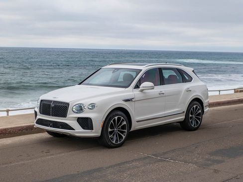 Used 2025 Bentley Bentayga image 1