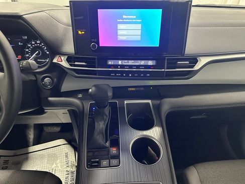 Used 2025 Toyota Sienna LE image 25