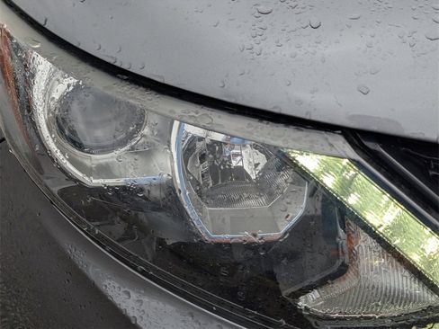 Used 2019 Nissan Rogue Sport SV w/ Technology Package image 9