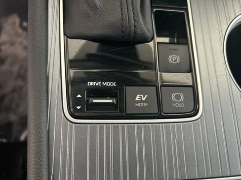 Used 2025 Toyota Sienna XLE FWD image 53