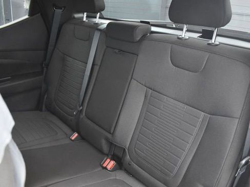 Used 2025 Hyundai Santa Cruz SE image 19