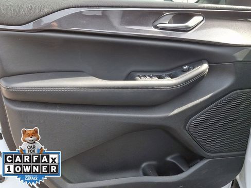 Used 2023 Jeep Grand Cherokee Laredo image 13