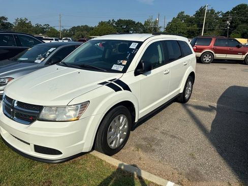 Used 2020 Dodge Journey SE FWD image 2