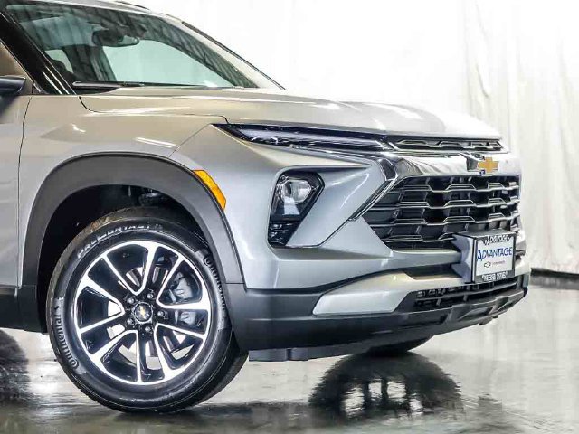 Used 2026 Chevrolet TrailBlazer LT w/ Convenience Package FWD image 3