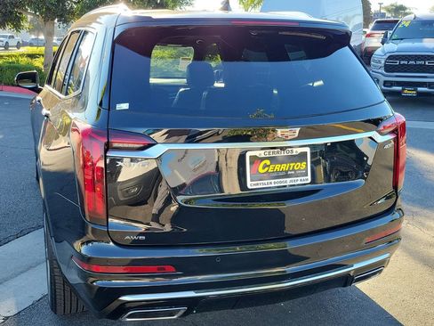 Used 2025 Cadillac XT6 Premium Luxury image 25