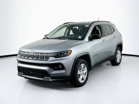Used 2022 Jeep Compass Latitude AWD/4WD image 1