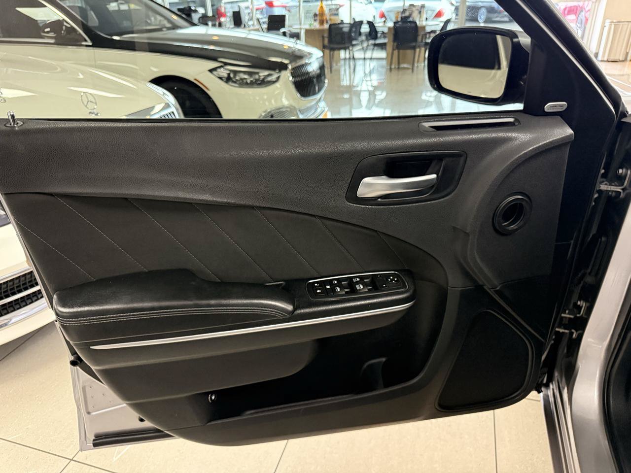 Used 2017 Dodge Charger SXT RWD image 13