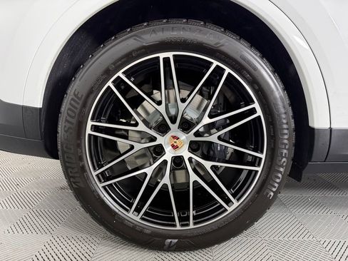 Certified 2026 Porsche Cayenne AWD/4WD image 12