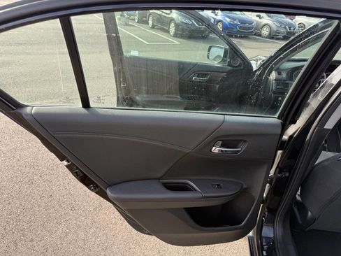 Used 2017 Honda Accord EX image 20