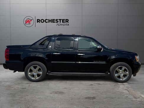 Used 2013 Chevrolet Avalanche LTZ AWD/4WD image 6