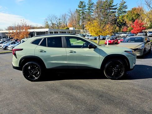 Used 2025 Chevrolet Trax ACTIV w/ Sunroof Package image 8