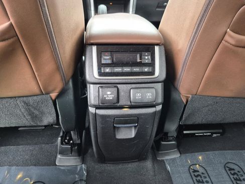 Used 2019 Subaru Ascent Touring AWD/4WD image 15