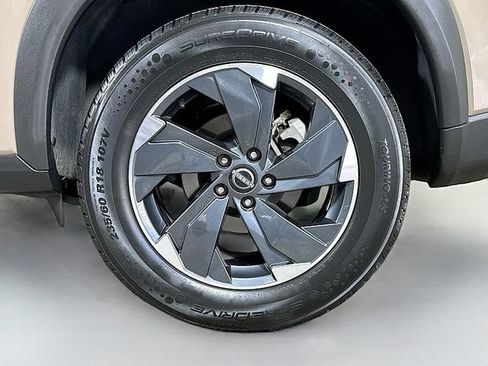 Used 2025 Nissan Rogue SV AWD/4WD image 30