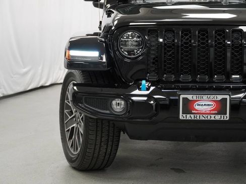 Used 2022 Jeep Wrangler Unlimited Sahara AWD/4WD image 6