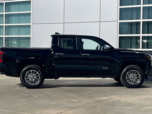 Used 2024 Toyota Tacoma Limited w/ Limited Package (LT) image 3