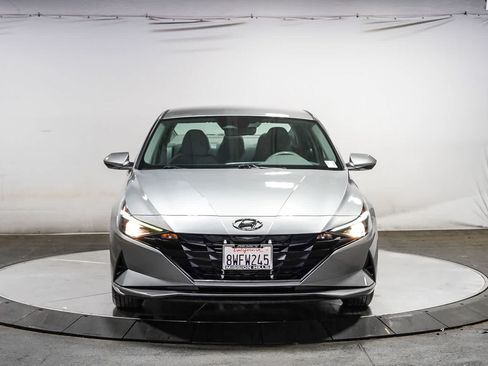 Used 2021 Hyundai Elantra SE FWD image 6