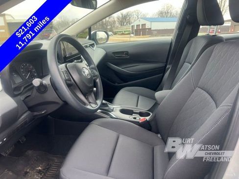 Used 2025 Toyota Corolla LE image 10