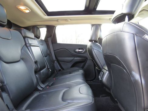 Used 2016 Jeep Cherokee Limited image 16