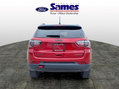 Used 2025 Jeep Compass Trailhawk AWD/4WD image 4