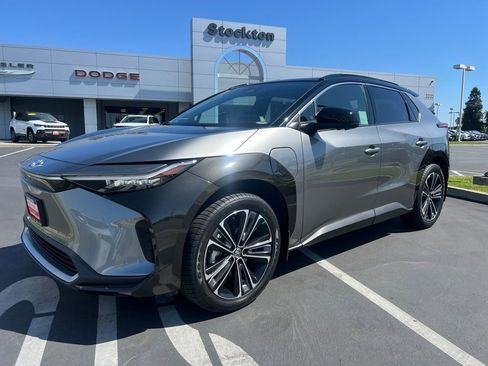 Used 2023 Toyota bZ4X AWD w/ Weather Package image 5